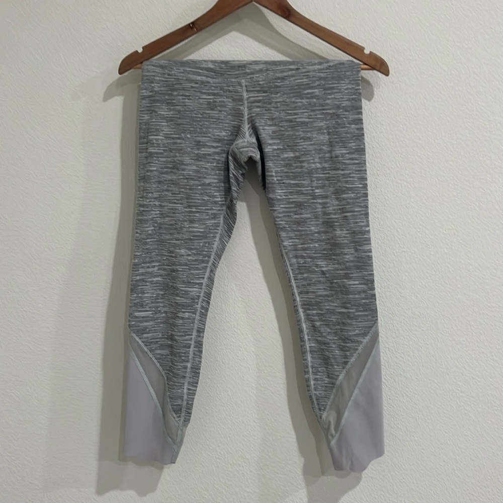 VEUC Lululemon Wunder Under Crop Scallop Wee Space size 6